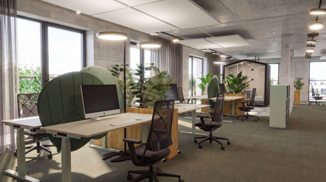 Helles Open-Space-BÃ¼ro im Greenhouse Senden mit hÃ¶henverstellbaren Schreibtischen, ergonomischen StÃ¼hlen, grÃ¼nen Akustiktrennern und Zimmerpflanzen.